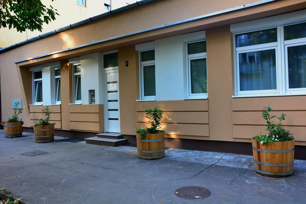 Bodza Apartmanok Eger Ruang foto